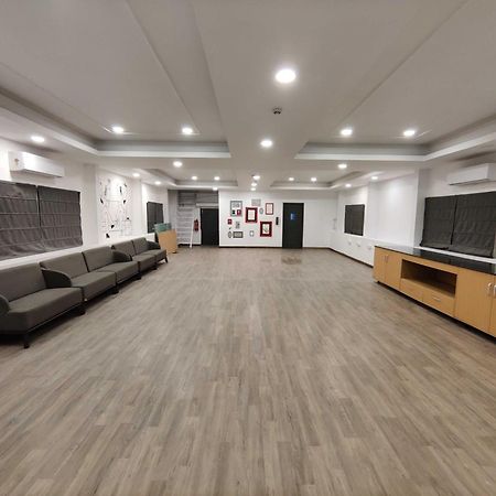 Super Townhouse Habitat New Town Rooms & Party Spaces Колката Екстериор снимка