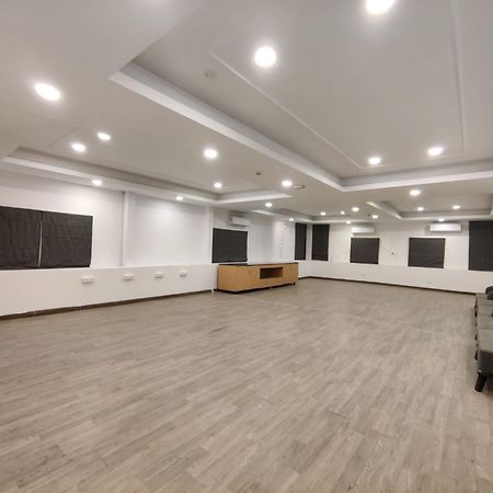 Super Townhouse Habitat New Town Rooms & Party Spaces Колката Екстериор снимка