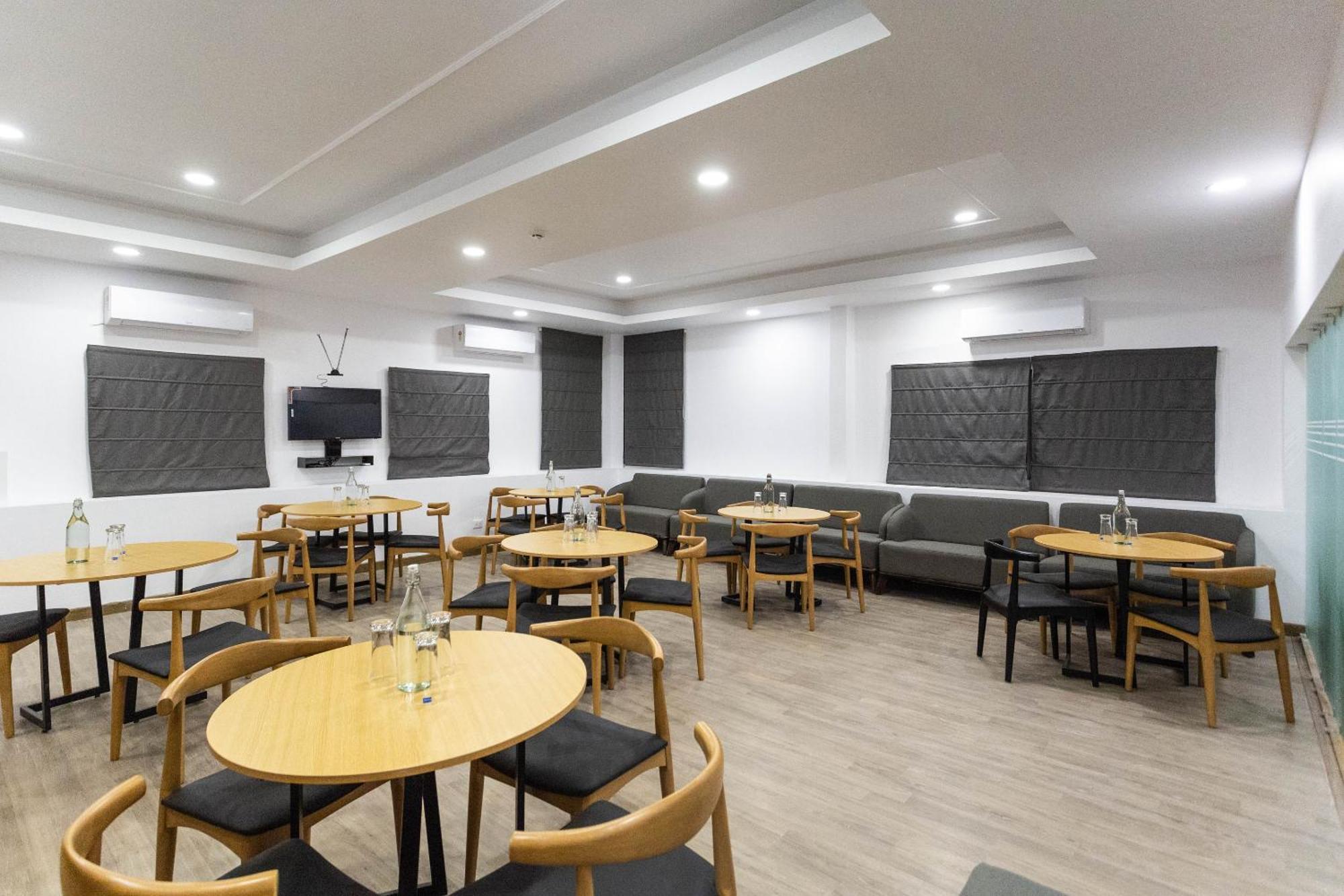 Super Townhouse Habitat New Town Rooms & Party Spaces Колката Екстериор снимка