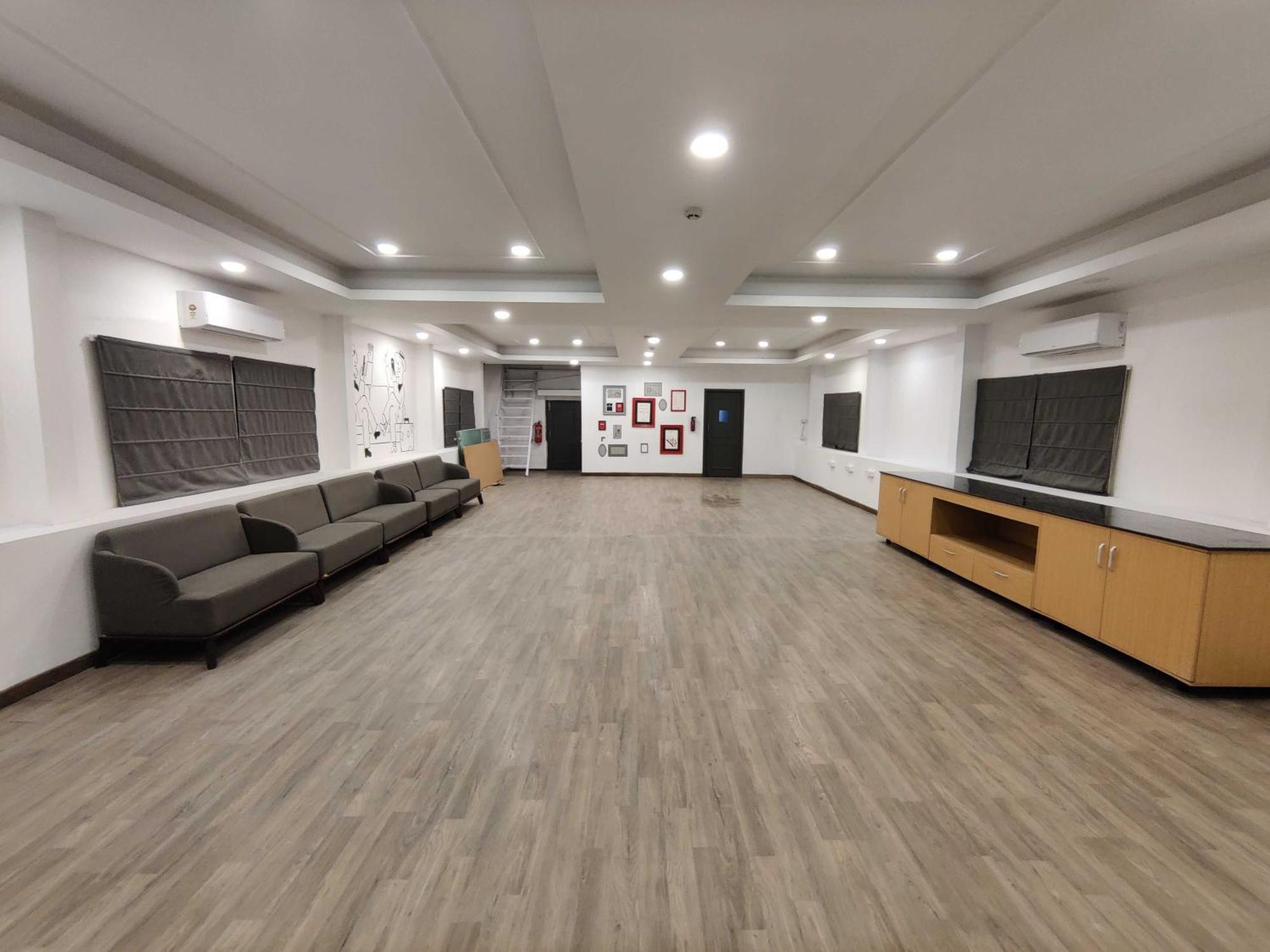 Super Townhouse Habitat New Town Rooms & Party Spaces Колката Екстериор снимка