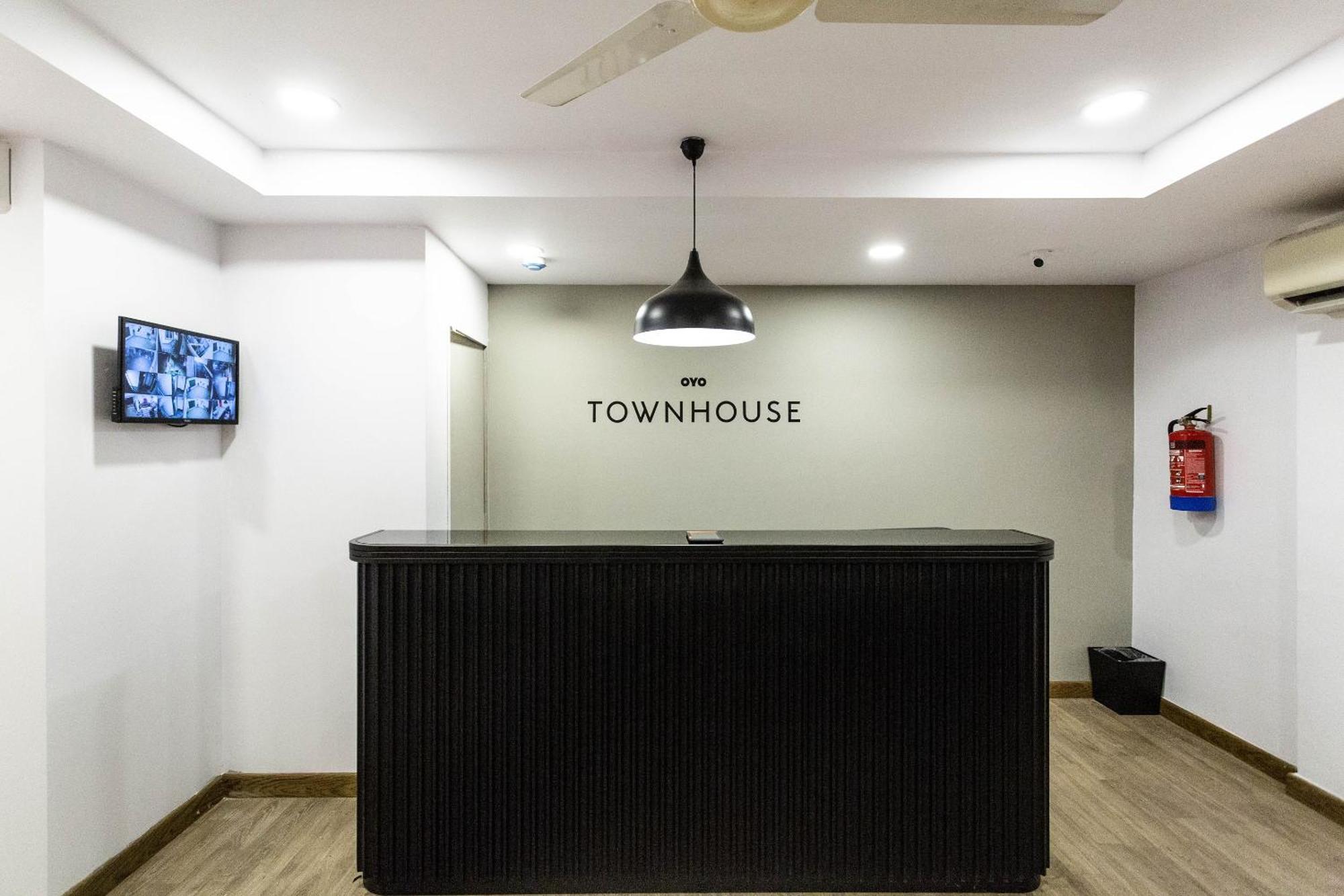 Super Townhouse Habitat New Town Rooms & Party Spaces Колката Екстериор снимка