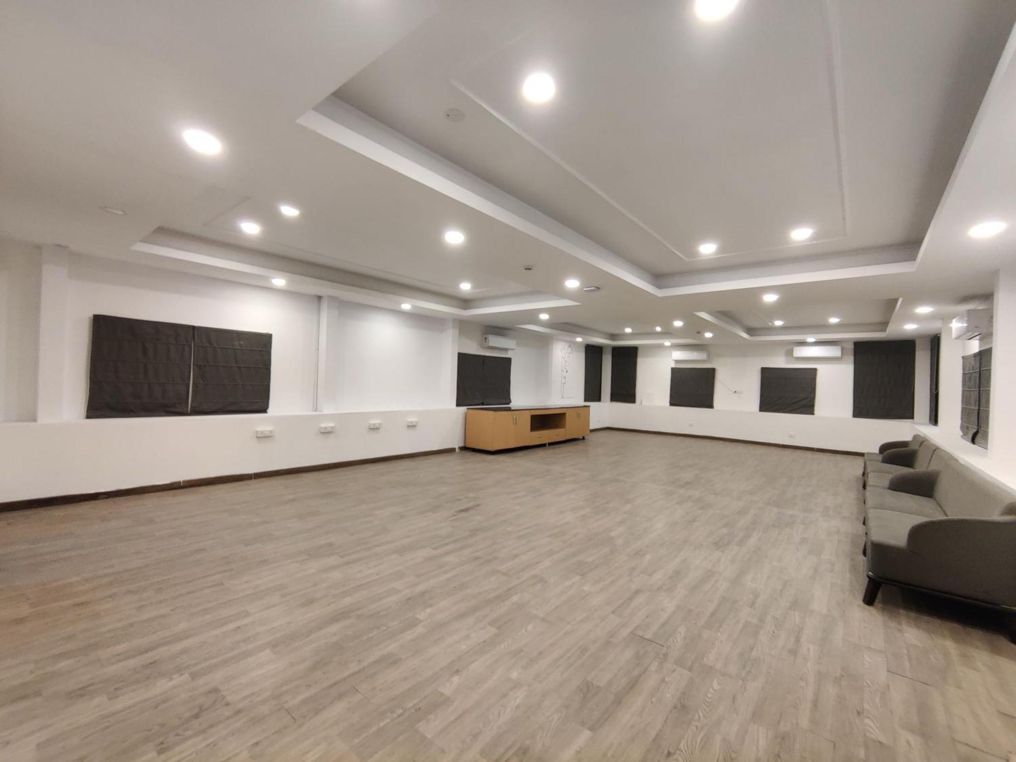 Super Townhouse Habitat New Town Rooms & Party Spaces Колката Екстериор снимка